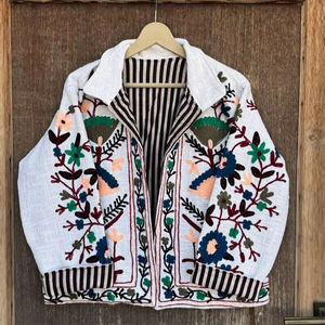 Veste bomber vintage en coton Suzani |   Motif floral brodé à la main |   Vêtements d'extérieur d'hiver réversibles et écologiques de style bohème - Product Image 1