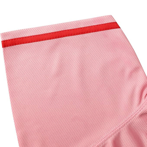 Camiseta de Béisbol Rosa Única con Botones, Transpirable, de Manga Corta, con Ribete en Contraste Rojo, Unisex, Ropa Deportiva Personalizada para Equipos - Product Image 3