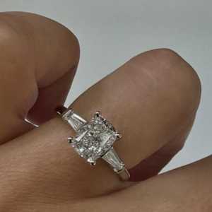 Bagues de fiançailles en diamant en or massif 14K 18K, serties à griffes, taille coussin, diamants de laboratoire, pour demande en mariage, mariage, bijoux de déclaration, fabricant de joaillerie fine - Product Image 6