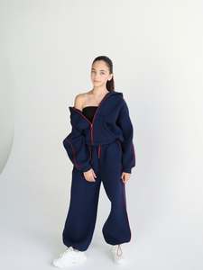 Ensemble de survêtement deux pièces pour femme, personnalisé, hiver, en polaire oversize, avec sweat à capuche zippé uni et pantalon de jogging, respirant, passepoil noir, coupe décontractée - Product Image 3