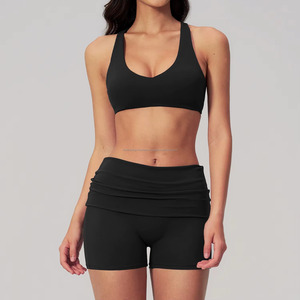 Ensemble de yoga 2 pièces pour femme, couleur unie, haut court taille haute avec short froncé, tenue de sport, design personnalisé - Product Image 4