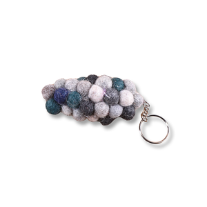 Porte-clés en forme de boule naturelle en peluche - Product Image 1