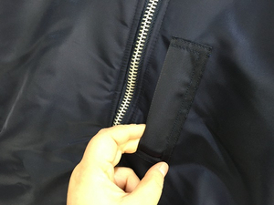 Chaqueta Bomber Negra para Hombre, Color Sólido, Cierre de Cremallera, Cuello Alto, Informal, Resistente al Viento, Relleno de Poliéster, para Otoño - Product Image 5