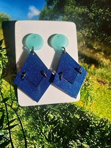 Pendientes de Resina de Textura Suave, Pendientes de Resina de Superficie Fina, Pendientes de Resina con Acabado Sólido, Artículo de Resina para Uso en Fábrica y Venta al por Mayor Personalizada - Product Image 2