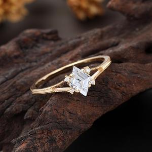 Anillo de Oro Sólido de 9K con Incrustaciones de Diamantes Geométricos Cultivados en Laboratorio, Anillo Moderno para Mujer, para Fiestas y Bodas - Product Image 3