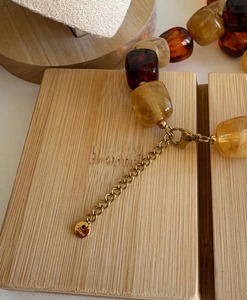 Collar Colgante de Resina Contemporáneo con Diseño Artístico, Joyería Ligera Perfecta para Fiestas Casuales y Uso Diario - Product Image 4