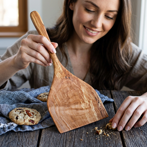 Cuillère de service en bois massif écologique, design moderne, durable et légère, ustensile de cuisine pour mélanger les sauces, le riz, le curry, la soupe - Product Image 1