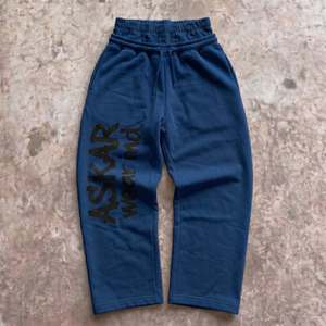 ASKAR wear ind กางเกงวอร์มผ้าฝ้ายสีน้ำเงินสำหรับผู้ชาย เอวยางยืด มีเชือกผูก ลำลอง สไตล์ฤดูใบไม้ร่วง พิมพ์ลายตัวอักษรที่ขาซ้าย - Product Image 1