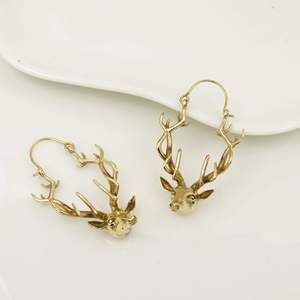 Boucles d'oreilles pendantes bohèmes en forme de tête de cerf plaquées or, style vintage, en alliage, unisexe, cadeau tendance - Product Image 1