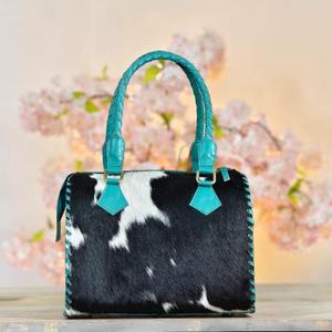Bolso de lujo de cuero vacuno premium con asa trenzada y correa cruzada de cuero. - Product Image 3
