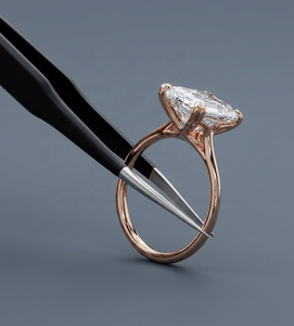 Bague de fiançailles solitaire en or massif 14 carats avec diamant de laboratoire taille radiant certifié IGI de 2,5 carats, couleur E-F, pureté VVS, sertie à griffes - Product Image 6