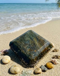 พลอยทับทิมสีแดงธรรมชาติทรงสี่เหลี่ยมเจียระไนแบบมรกต น้ำหนัก 5000 กะรัต พลอยเม็ดเดี่ยวขนาดใหญ่ สีแดงเข้มขัดเงา พลอยทับทิมคุณภาพสูง - Product Image 5