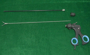 Pinzas de Presión Monopolares Laparoscópicas de 90 Grados, Instrumentos Quirúrgicos Reutilizables de Acero Inoxidable de Mahfooz Instruments - Product Image 4