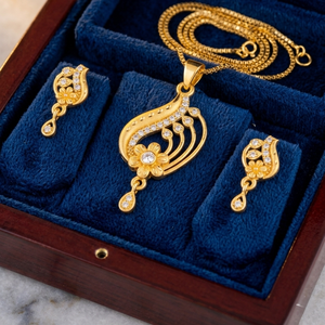 Conjunto de Collar con Colgante Floral Chapado en Oro y Pendientes a Juego |   Conjunto de Joyería Étnica Tradicional para Mujer - Product Image 1