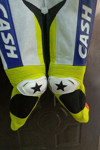 ชุดมอเตอร์ไซค์มืออาชีพขายส่ง สีเหลือง-น้ำเงิน ชุดหนัง ออกแบบและสกรีนโลโก้ได้ ใส่สบาย ดีไซน์สำหรับขับขี่มอเตอร์ไซค์ - Product Image 3