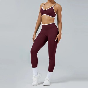 Ensemble de yoga et d'entraînement 2 pièces respirant et sans couture pour femme, avec short taille haute et brassière de sport à bretelles croisées, maintien élevé et extensible dans les quatre sens - Product Image 1