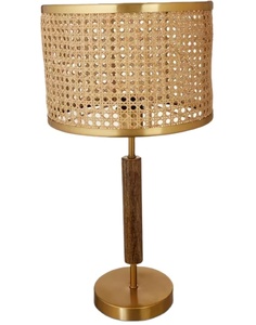 Lampe de table en métal doré de luxe |   Design Européen Écologique |   Ampoule à culot E26 pour usage hôtelier |   Éclairage décoratif moderne - Product Image 1