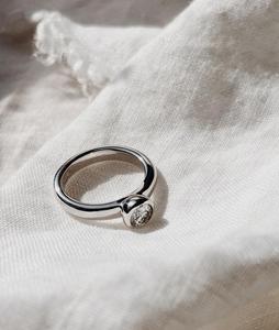 Anillos de compromiso de diamantes de oro macizo de 14 quilates con diamante redondo de 0.50 quilates cultivado en laboratorio, delicados y minimalistas, para propuesta de matrimonio y bodas, para mujer. - Product Image 3