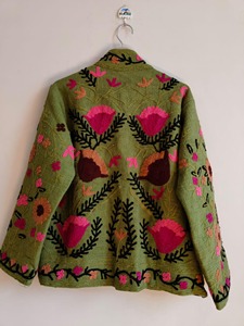Veste décontractée pour femme grande taille en coton brodé floral bohème vert, col mandarin, manches longues, fermeture éclair - Product Image 4
