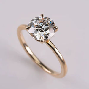 Bague solitaire en diamant de laboratoire taille ronde 1,00 ct, or jaune 18K/14K/10K, bijoux fins minimalistes pour fiançailles et mariage, vente en gros - Product Image 1