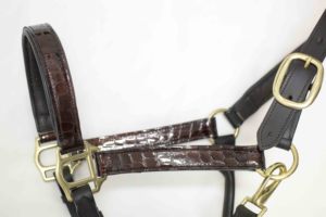 Harnais de cheval anglais sur mesure en cuir teint à la fûtée avec têtière réglable, rembourrage en cuir souple et quincaillerie en laiton - Product Image 4
