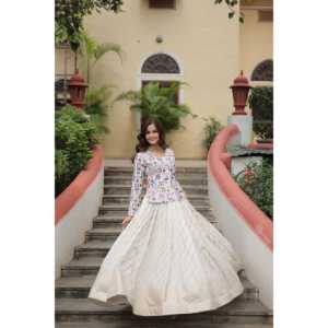 ผ้าจอร์เจียเทียมปักด้วยด้ายปักเลื่อมเข้ม lehenga choli - Product Image 4