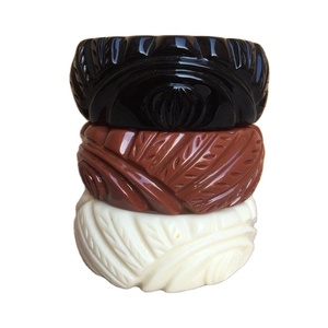กำไลข้อมือแกะสลักแบบกว้างสีทึบเครื่องประดับวินเทจกำไลข้อมือเรซิ่นแบบกว้างไม่สม่ำเสมอสำหรับผู้หญิง - Product Image 1