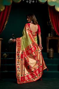 Sari en soie Paithani avec tissage jacquard Meenakari, pallu riche, blouse contrastante, pièce teinte à la main de qualité supérieure - Product Image 3