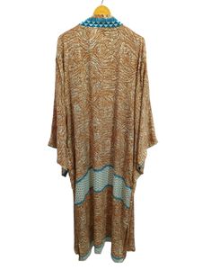 Kimono de seda Bridel con patchwork, túnica larga para cubrir el bikini, ropa de noche, hecho a mano, estilo vintage indio, kimono de sari de seda reciclada. - Product Image 6