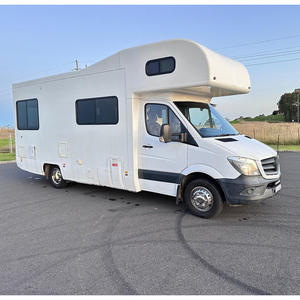 Camping-car, caravane, fourgon aménagé pour les vacances en famille, les voyages et le tourisme - Product Image 4