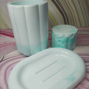 Juego de Accesorios de Baño de Resina Floral Ecológica Hechos a Mano, Colección de 3 Piezas para Encimera - Product Image 1