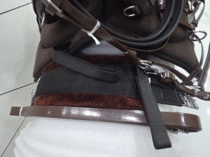 Silla de Montar Inglesa para Caballos de Resistencia, Duradera y Atractiva, con Correas de PVC, Equipo de Equitación Sintético Ligero para Venta al por Mayor - Product Image 5