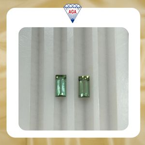 Paire de tourmalines vert menthe naturelles de qualité supérieure, taille baguette, 3 carats, pureté loupe, qualité AAAA, provenance Madagascar, qualité bijoux fins, pierres précieuses - Product Image 2
