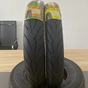 Pneu de scooter sans chambre à air KUMA K308 17 pouces, haute performance, motif Lightning, pour la conduite en ville, marché Asie-Afrique - Product Image 1