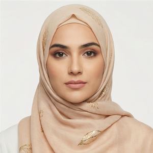 Pañuelo Elegante para la Cabeza, Hijab Largo y Estilizado para Mujer, Tela Suave y Ligera, Chal Moderno y Cómodo para Uso Diario en la Oficina, Premium - Product Image 1