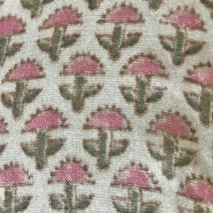 Tissu en coton imprimé à la main – Motif floral Buti sur toute la surface |   Textile indien traditionnel rose et vert olive - Product Image 1