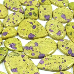 Radha Arts Cabochon en Atlantisite Naturelle Jaune et Violette, Pierre Précieuse Non Montée, 25-40mm, Dos Plat, Poli à la Main, Prix de Gros - Product Image 2