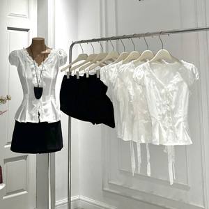 Conjunto de Dos Piezas para Mujer, Blusa Corset Blanca Informal con Minifalda Negra, Transpirable, 100% Poliéster, Atuendo de Verano - Product Image 4