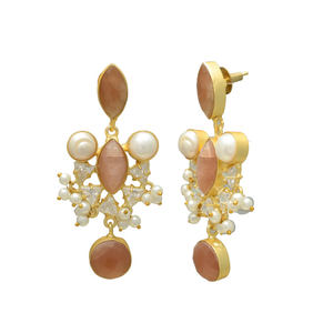 จี้รูปทรงหยดน้ำประดับมุกน้ำจืด พีชมูนสโตน และคิวบิกเซอร์โคเนีย สไตล์วินเทจ คริสเตียน ดีไซน์โดดเด่น ชุบทอง 24K บนโลหะทองเหลือง เหมาะสำหรับงานแต่งงาน ผู้หญิง - Product Image 2