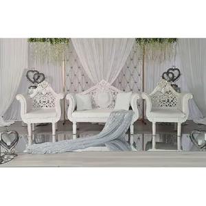 Ensemble de canapés blancs pour réception asiatique, canapé deux places et chaises blanches pour mariage, canapé deux places blanc pour mariage, décoration d'événements en Australie - Product Image 1