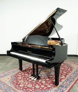 Piano à queue Yamaha modèle C7, nouvellement arrivé en stock - Product Image 1