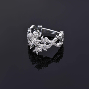 แหวนมอสซาไนต์ทรงมงกุฎเกล็ดหิมะ เงินแท้ 925 ประดับเพชรหรูหรา - Product Image 3