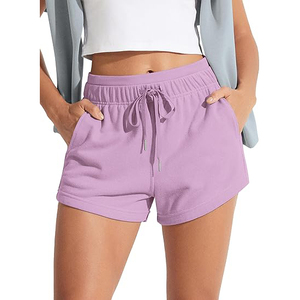 Shorts en polaire durables pour femmes, mélange de polyester recyclé, poches latérales, doux et brossé, taille mi-haute, coupe décontractée, pour la détente et la gym - Product Image 1