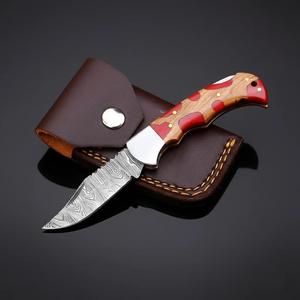 Cuchillo plegable de acero de Damasco Nordic Forge con bloqueo trasero, mango de resina y madera de olivo, funda, cuchillo de bolsillo EDC para camping y caza. - Product Image 3