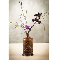 Meilleure vente de vase à fleurs en laiton de table pour la décoration de table Pot de décoration de mariage Vase à fleurs végétal gravé à la main au prix le plus bas
