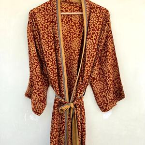 Robe Kimono en crêpe de soie pour femmes Robe longue en mousseline de soie à imprimé floral pour lune de miel pour l'été - Product Image 1