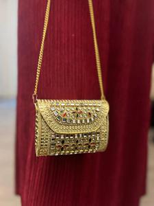 Hermoso bolso de mano redondo con diseño intrincado, ideal para bodas, eventos festivos y con un estilo étnico elegante. - Product Image 6