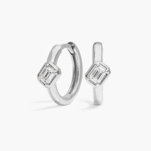 Pendientes de Aro con Diamantes Cultivados en Laboratorio de Corte Esmeralda de 0.2 CTW en Engaste de Bisel de Oro Blanco - Product Image 6