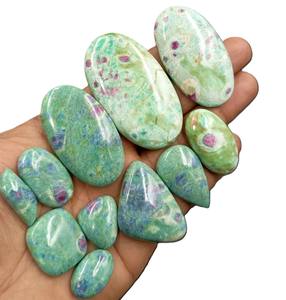 Rubí Verde Natural en Fuchsite, Cabujón, Gema Suelta con Juego de Color, Piedra Pulida al por Mayor para Joyería - Product Image 1