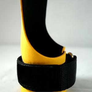 Protector de Palma de Cuero de Vaca con 3 Orificios para Gimnasia, Levantamiento de Pesas, Agarres de Gimnasio Personalizables - Product Image 3